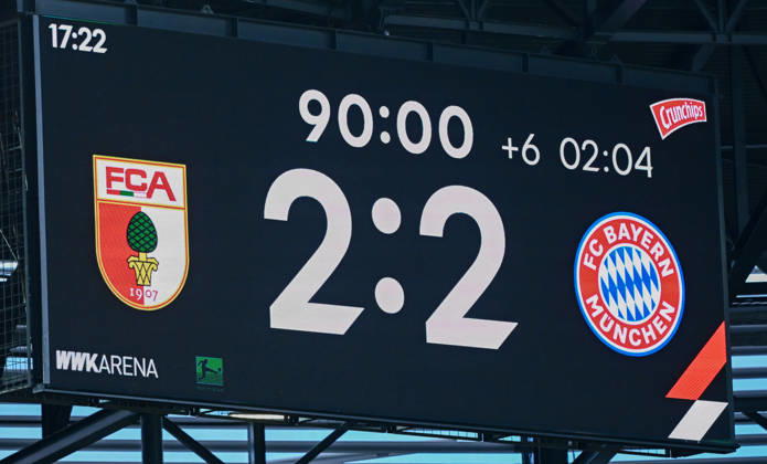10.10.2026, xemx, Fussball 1.Bundesliga, FC Augsburg - Bayern München v.l. Anzeigetafel Spielende 2:2 (DFL DFB REGULATIONS PROHIBIT ANY USE OF PHOTOGRAPHS as IMAGE SEQUENCES and or QUASI-VIDEO) Augsburg