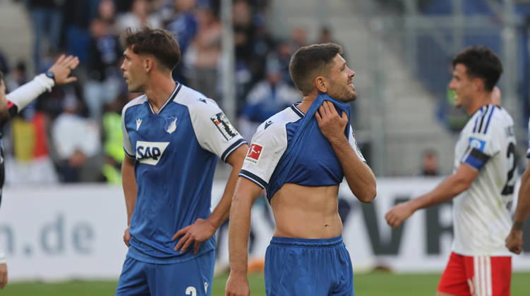 Sinsheim , Fußball Bundesliga TSG 1899 Hoffenheim vs. Hamburger SV , von links: Robin Hranac Andrej Kramaric ( Hoff )