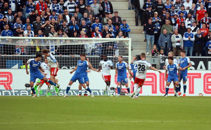 10.10.26 TSG 1899 Hoffenheim - Hamburger SV Deutschland, Sinsheim, 10.10.2026, Fussball, Bundesliga, Saison 2026 2027, TSG 1899 Hoffenheim - Hamburger SV: Miro Muheim (Hamburger SV); Tor 2:3 Muheim.