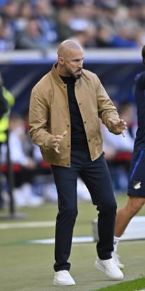 Trainer Coach Christian Ilzer TSG 1899 Hoffenheim am Spielfeldrand Gestik Geste TSG 1899 Hoffenheim vs Hamburger SV HSV 10.10.2026 DFL REGULATIONS PROHIBIT ANY USE OF PHOTOGRAPHS AS IMAGE SEQUENCES AND OR QUASI-VIDEO TSG 1899 Hoffenheim vs Hamburger SV HSV