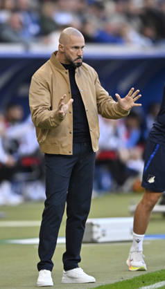 Trainer Coach Christian Ilzer TSG 1899 Hoffenheim am Spielfeldrand Gestik Geste TSG 1899 Hoffenheim vs Hamburger SV HSV 10.10.2026 DFL REGULATIONS PROHIBIT ANY USE OF PHOTOGRAPHS AS IMAGE SEQUENCES AND OR QUASI-VIDEO TSG 1899 Hoffenheim vs Hamburger SV HSV