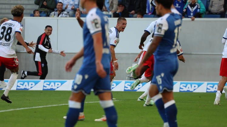 10.10.2026, xrekx, Fussball 1.Bundesliga, TSG 1899 Hoffenheim - Hamburger SV v.l. Torjubel nach dem Tor zum celebrating the goal celebrate 2:3 durch Miro Muheim (Hamburger SV) (DFL DFB REGULATIONS PROHIBIT ANY USE OF PHOTOGRAPHS as IMAGE SEQUENCES and or QUASI-VIDEO) Sinsheim