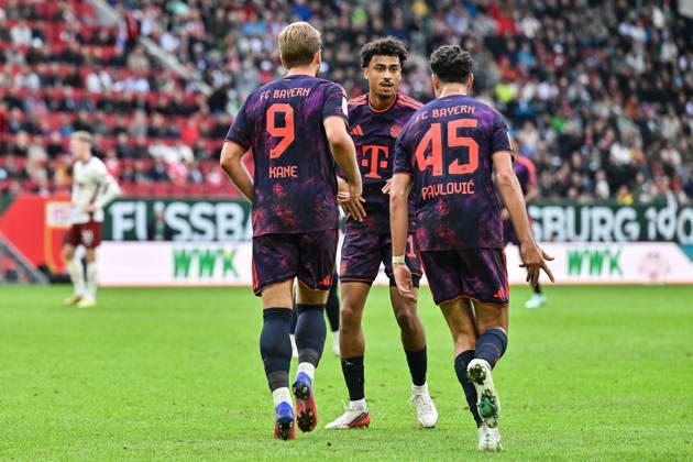 AUGSBURG, GERMANY; 10. OCTOBER: Bayern Munich celebrating the goal to makes 2-2 by Nathaniel BROWN (FC Bayern Munich 11) Tor Torschuetze Freude during the Bundesliga Match between FC Augsburg vs. FC Bayern Munich at Matchday 5 at WWK-Arena DFL REGULATIONS PROHIBIT ANY USE OF PHOTOGRAPHS AS IMAGE SEQUENCES AND OR QUASI-VIDEO Copyright: xBEAUTIFULxSPORTS Goldbergx