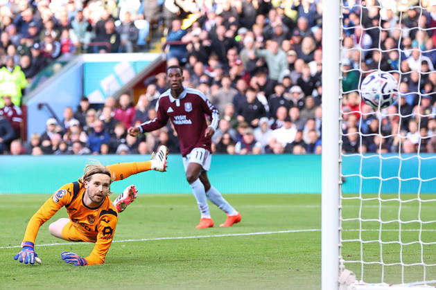 Aston Villa v Brentford, Premier League Caoimhin Kelleher of Brentford FC watches on as a shot by John McGinn of Aston Villa goes in to give Aston Villa the lead 2-1 during the Aston Villa v Brentford Premier League match at Villa Park, Birmingham, England on 10 October 2026 Credit: Ryan Crockett Every Second Media Editorial use only. All images are copyright Every Second Media Limited. No images may be reproduced without prior permission. All rights reserved. Premier League and Football League images are subject to licensing agreements with Football DataCo Limited. see https: www.football-dataco.com Copyright: xIMAGO EveryxSecondxMediax ESM-2212-0096 RyanxCrockettx xEveryxSecondxMediax