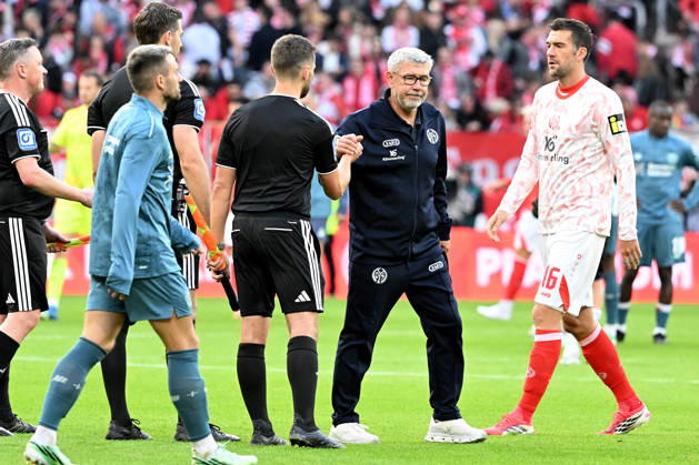 10.10.2026, xsltx, Fussball 1.Bundesliga, FSV Mainz 05 - Bayer 04 Leverkusen v.l. Trainer Urs Fischer (FSV Mainz 05) (DFL DFB REGULATIONS PROHIBIT ANY USE OF PHOTOGRAPHS as IMAGE SEQUENCES and or QUASI-VIDEO) Mainz