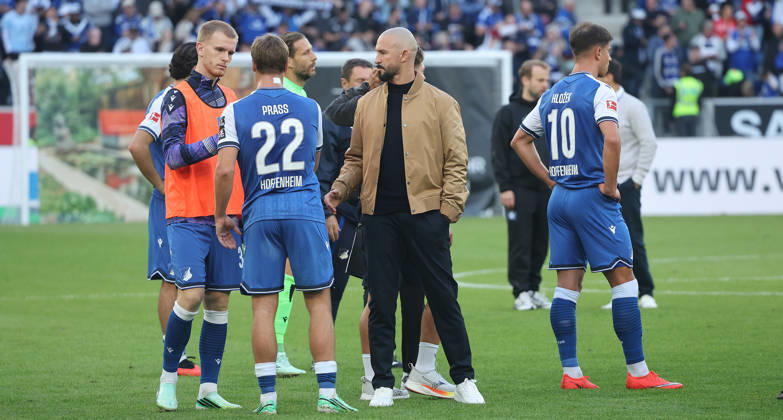 Sinsheim , Fußball Bundesliga TSG 1899 Hoffenheim vs. Hamburger SV , von links: Alexander Prass Christian Ilzer Adam Hlozek ( Hoffenheim ) , Enttäuschug