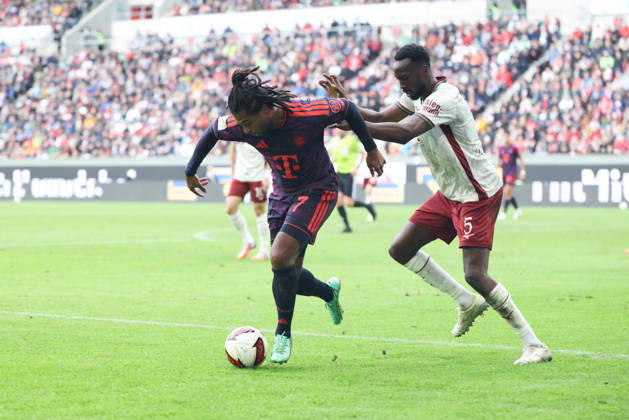 Serge Gnabry (FC Bayern Muenchen, 07) mit Chrislain Matsima (FC Augsburg, 05), GER, FC Augsburg vs. FC Bayern Muenchen, Fussball, Bundesliga, 5. Spieltag, Saison 2026 2027, 10.10.2026, DFL DFB REGULATIONS PROHIBIT ANY USE OF PHOTOGRAPHS as IMAGE SEQUENCES and or QUASI-VIDEO, GER, FC Augsburg vs. FC Bayern Muenchen, Fussball, Bundesliga, 5. Spieltag, Saison 2026 2027, 10.10.2026 Augsburg Copyright: xEibner-Pressefoto JennixMaulx EP_JML