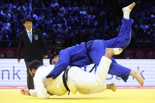 AZERBAIJAN, BAKU - OCTOBER 10, 2026: Azerbaijan s Dzhamal Gamzatkhanov (R) and Kanan Nasibov fight in their heavyweight bout during the 2026 World Judo Championships at the National Gymnastics Arena 2026 World Judo Championships In Baku  - ZUMAt113 20261010_zaa_t113_420 Copyright: xMikhailxSinitsynx