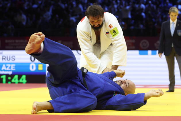 AZERBAIJAN, BAKU - OCTOBER 10, 2026: Russia s Inal Tasoev (standing) and Azerbaijan s Ushangi Kokauri fight in their heavyweight bout during the 2026 World Judo Championships at the National Gymnastics Arena 2026 World Judo Championships In Baku - ZUMAt113 20261010_zaa_t113_423 Copyright: xMikhailxSinitsynx