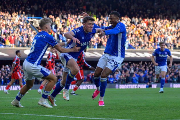 IPSWICH, ENGLAND OCTOBER 10 - Dara O Shea of Ipswich Town celebrating scoring the team s second goal during the Premier League game between Ipswich Town and Fulham at Portman Road on October 10, 2026 in Ipswich, England. (Photo by Keeran Marquis Sports Press Photo) Copyright: xKeeranxMarquis SPPx Sportspressphoto_SPR250905