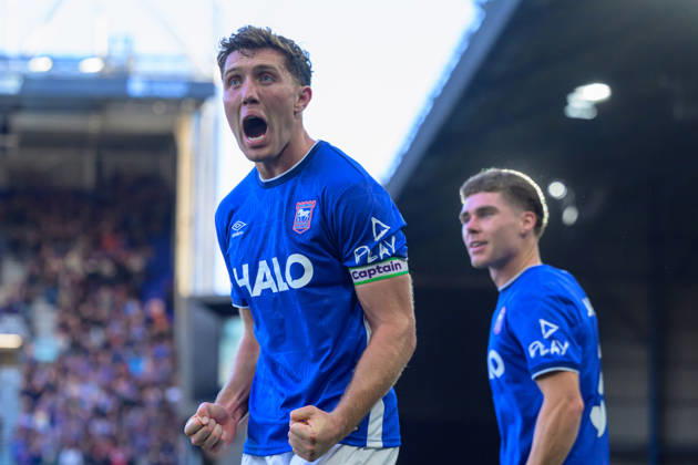 IPSWICH, ENGLAND OCTOBER 10 - Dara O Shea of Ipswich Town celebrating scoring the team s second goal during the Premier League game between Ipswich Town and Fulham at Portman Road on October 10, 2026 in Ipswich, England. (Photo by Keeran Marquis Sports Press Photo) Copyright: xKeeranxMarquis SPPx Sportspressphoto_SPR250907