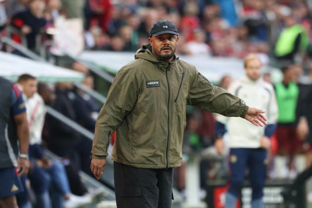 Vincent Kompany (FC Bayern Muenchen, Cheftrainer) gestikuliert, Emotionen, GER, FC Augsburg vs. FC Bayern Muenchen, Fussball, Bundesliga, 5. Spieltag, Saison 2026 2027, 10.10.2026, DFL DFB REGULATIONS PROHIBIT ANY USE OF PHOTOGRAPHS as IMAGE SEQUENCES and or QUASI-VIDEO, GER, FC Augsburg vs. FC Bayern Muenchen, Fussball, Bundesliga, 5. Spieltag, Saison 2026 2027, 10.10.2026 Augsburg Copyright: xEibner-Pressefoto JennixMaulx EP_JML