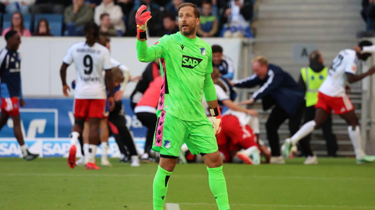 10.10.2026, xrekx, Fussball 1.Bundesliga, TSG 1899 Hoffenheim - Hamburger SV v.l. Torjubel nach dem Tor zum celebrating the goal celebrate 2:3 durch Miro Muheim (Hamburger SV) Oliver Baumann (TSG 1899 Hoffenheim) (DFL DFB REGULATIONS PROHIBIT ANY USE OF PHOTOGRAPHS as IMAGE SEQUENCES and or QUASI-VIDEO) Sinsheim