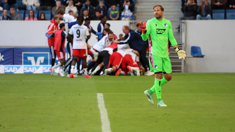 10.10.2026, xrekx, Fussball 1.Bundesliga, TSG 1899 Hoffenheim - Hamburger SV v.l. Torjubel nach dem Tor zum celebrating the goal celebrate 2:3 durch Miro Muheim (Hamburger SV) Oliver Baumann (TSG 1899 Hoffenheim) (DFL DFB REGULATIONS PROHIBIT ANY USE OF PHOTOGRAPHS as IMAGE SEQUENCES and or QUASI-VIDEO) Sinsheim