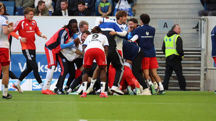10.10.2026, xrekx, Fussball 1.Bundesliga, TSG 1899 Hoffenheim - Hamburger SV v.l. Torjubel nach dem Tor zum celebrating the goal celebrate 2:3 durch Miro Muheim (Hamburger SV) (DFL DFB REGULATIONS PROHIBIT ANY USE OF PHOTOGRAPHS as IMAGE SEQUENCES and or QUASI-VIDEO) Sinsheim