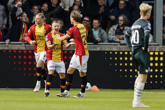 DEVENTER - Mathis Suray of Go Ahead Eagles (m) receives congratulations from Melle Meulensteen of Go Ahead Eagles after scoring the 1-1 equalizer during the Dutch Eredivisie match between Go Ahead Eagles and Sparta Rotterdam at De Adelaarshorst on October 10, 2026 in Deventer, the Netherlands. BART STOUTJESDIJK ANP Eredivisie 2026 27 xVIxANPxSportx xxANPxIVx 572033049 originalFilename: 572033049