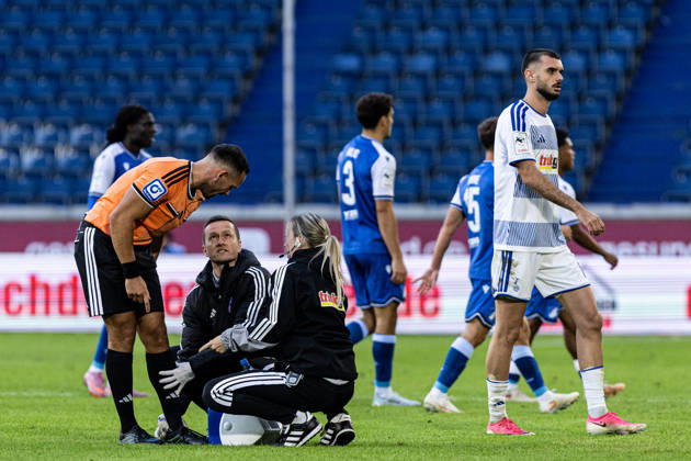 3.Liga: MSV Duisburg TSG Hoffenheim II; 10.10.2026 Leonidas Exuzidis (Schiedsrichter) bekommt medizinische Hilfe 3.Liga 8.Spieltag: MSV Duisburg TSG Hoffenheim II; Schauinsland-Reisen-Arena, Duisburg, 10.10.2026 DFB regulations prohibit any use of photographs as image sequences and or quasi video. Copyright: xBEAUTIFULxSPORTS Buriakovx