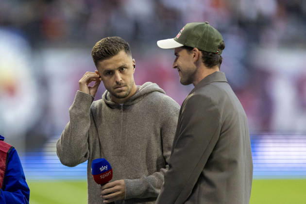 GER, Leipzig, Fussball, Bundesliga, 5. Spieltag, RB Leipzig vs. Eintracht Frankfurt im Bild v.l.: Christoph Baumgartner (RB Leipzig 14), Dominic Thiem ( Tennis, Red Bull Athlet ) Interview Sky 10.10.2026, Red-Bull Arena Leipzig DFL DFB REGULATIONS PROHIBIT ANY USE OF PHOTOGRAPHS AS IMAGE SEQUENCES AND OR QUASI-VIDEO, Leipzig Red-Bull Arena Sachsen Germany Copyright: xPaulxFritzx