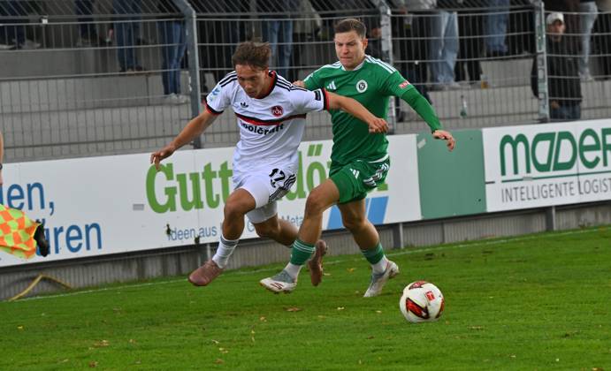 09.10.2026 - Fussball - Saison 2026 2027 - Regionalliga Bayern - 04. Spieltag: SpVgg Ansbach - 1. FC Nürnberg FCN II ( Club ) - DoGe - xdoxgex - Moritz Wiezorrek (17, 1. FC Nürnberg FCN II ) Riko Manz (29, SpVgg Ansbach )