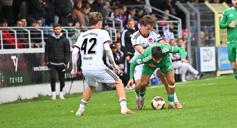 09.10.2026 - Fussball - Saison 2026 2027 - Regionalliga Bayern - 04. Spieltag: SpVgg Ansbach - 1. FC Nürnberg FCN II ( Club ) - DoGe - xdoxgex - Luca Horst (42, 1. FC Nürnberg FCN II ) Björn Bjoern Angermeier (8, SpVgg Ansbach )