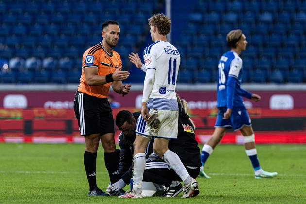 3.Liga: MSV Duisburg TSG Hoffenheim II; 10.10.2026 Leonidas Exuzidis (Schiedsrichter) bekommt medizinische Hilfe, Dominik Kother (MSV Duisburg, 11) 3.Liga 8.Spieltag: MSV Duisburg TSG Hoffenheim II; Schauinsland-Reisen-Arena, Duisburg, 10.10.2026 DFB regulations prohibit any use of photographs as image sequences and or quasi video. Copyright: xBEAUTIFULxSPORTS Buriakovx