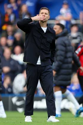 Xabi Alonso, Head Coach of Chelsea, acknowledges the fans after the match Chelsea v AFC Bournemouth, Premier League, Football, Stamford Bridge, London, UK, 10 10 2026, England - 10 Oct 2026London Stamford Bridge England United Kingdom EDITORIAL USE ONLY No use with unauthorised audio, video, data, fixture lists, club league logos or live services. Online in-match use limited to 120 images, no video emulation. No use in betting, games or single club league player publications.  Copyright: xHanc WiredxPhotos Shutterstockx 17207404as