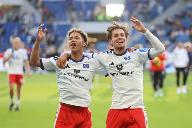 10.10.2026, xtvx, Fussball 1.Bundesliga, TSG 1899 Hoffenheim - Hamburger SV v.l. nach dem Spiel, after the match Alexander Rossing-Lelesiit (Hamburger SV) Yussuf Poulsen (Hamburger SV) bedankt sich bei den Fans, applauds the fans (DFL DFB REGULATIONS PROHIBIT ANY USE OF PHOTOGRAPHS as IMAGE SEQUENCES and or QUASI-VIDEO) Sinsheim