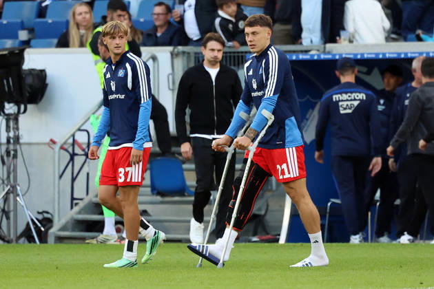 10.10.2026, xrekx, Fussball 1.Bundesliga, TSG 1899 Hoffenheim - Hamburger SV v.l. Louis Lemke (Hamburger SV) Nicolai Remberg (Hamburger SV) verletzt, Verletzung, Schmerz, Schmerzen, injured, injury, pain, pains (DFL DFB REGULATIONS PROHIBIT ANY USE OF PHOTOGRAPHS as IMAGE SEQUENCES and or QUASI-VIDEO) Sinsheim