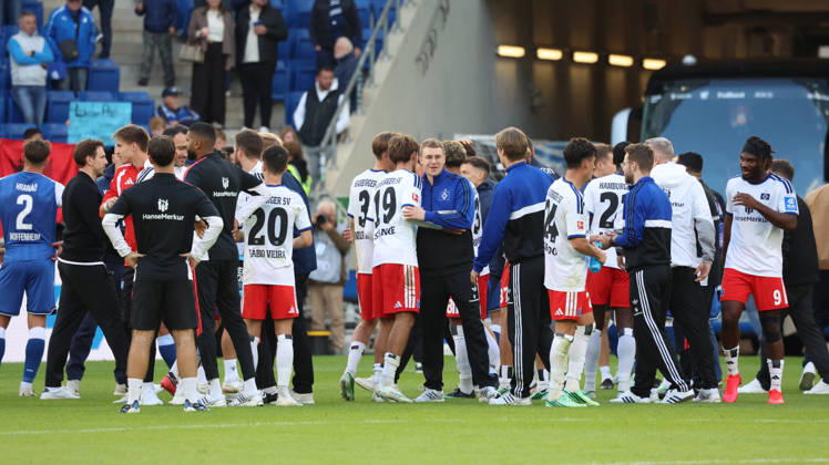 10.10.2026, xrekx, Fussball 1.Bundesliga, TSG 1899 Hoffenheim - Hamburger SV v.l. HSV Mannschaft, Spieler, jubeln nach Spielende, Team, Player, celebrate at the end of the match (DFL DFB REGULATIONS PROHIBIT ANY USE OF PHOTOGRAPHS as IMAGE SEQUENCES and or QUASI-VIDEO) Sinsheim