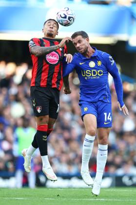 Marcus Tavernier of AFC Bournemouth and Jordan Henderson of Chelsea battle for the ball Chelsea v Bournemouth, Premier League, Football, Stamford Bridge, London, UK - 10 Oct 2026London Stamford Bridge United Kingdom EDITORIAL USE ONLY No use with unauthorised audio, video, data, fixture lists, club league logos or live services. Online in-match use limited to 120 images, no video emulation. No use in betting, games or single club league player publications.  Copyright: xSimonxDael Shutterstockx 17206021bk