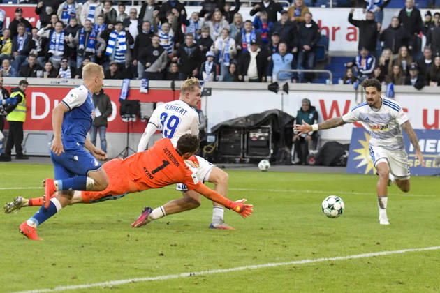 Peter Remmert (Duisburg 39) erzielt das Tor zum 3:2 10.10.2026 ¢ Fussball ¢ MSV Duisburg vs TSG 1899 Hoffenheim II, Schauinsland-Reisen-Arena, Duisburg, DFB DFL REGULATIONS PROHIBIT ANY USE OF PHOTOGRAPHS AS IMAGE SEQUENCES AND OR QUASI-VIDEO