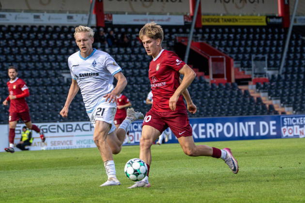 10.10.2026, xerix, Fussball 3.Liga, SG Sonnenhof Grossaspach - SV Waldhof Mannheim v.l. Zweikampf zwischen Julian Rieckmann (SV Waldhof Mannheim) und Lukas Stoppel (SG Sonnenhof Großaspach) Aspach