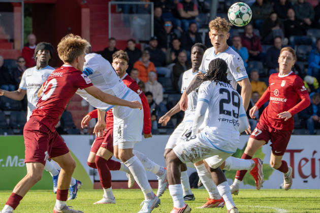 10.10.2026, xerix, Fussball 3.Liga, SG Sonnenhof Grossaspach - SV Waldhof Mannheim v.l. Kopfballduell zwischen SV Waldhof Mannheim und SG Sonnenhof Großaapach Aspach