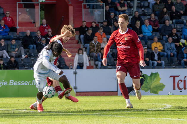 10.10.2026, xerix, Fussball 3.Liga, SG Sonnenhof Grossaspach - SV Waldhof Mannheim v.l. Zweikampf zwischen Lukas Stoppel (SG Sonnenhof Großaspach) und Nolan-Xavier Muteba N Tumba (SV Waldhof Mannheim) Aspach