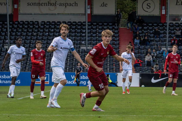 10.10.2026, xerix, Fussball 3.Liga, SG Sonnenhof Grossaspach - SV Waldhof Mannheim v.l. Spielszene mit Lukas Stoppel (SG Sonnenhof Großaspach) Aspach