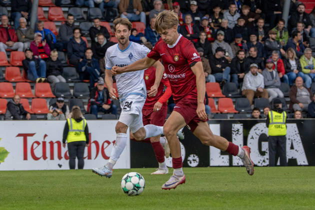 10.10.2026, xerix, Fussball 3.Liga, SG Sonnenhof Grossaspach - SV Waldhof Mannheim v.l. Lukas Stoppel (SG Sonnenhof Großaspach) am Ball Aspach