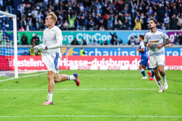 Fussball, 3.Liga Saison 2026 2027 8.Spieltag MSV Duisburg - TSG 1899 Hoffenheim II 10.10.2026, schauinsland-reisen-arena Torjubel MSV Duisburg nach dem Tor zum 3-2 durch Peter Remmert (MSV Duisburg, 39) die Spieler freuen sich Duisburg schauinsland-reisen-arena Nordrhein-Westfalen Deutschland