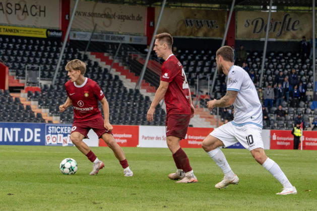 10.10.2026, xerix, Fussball 3.Liga, SG Sonnenhof Grossaspach - SV Waldhof Mannheim v.l. Lukas Stoppel (SG Sonnenhof Großaspach) am Ball Aspach