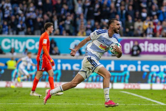 3.Liga MSV Duisburg - TSG Hoffenheim II ** NUR FÜR REDAKTIONELLE ZWECKE ** EDITORIAL USE ONLY **<p>Fußball 3.Liga MSV Duisburg - TSG Hoffenheim II am 10.10.26 in der Schauinsland-Reisen Arena in Duisburg Torjubel zum 1:2 durch Peter Remmert ( Duisburg ) Duisburg Copyright: JakobxKlos