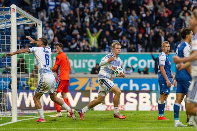 3.Liga MSV Duisburg - TSG Hoffenheim II ** NUR FÜR REDAKTIONELLE ZWECKE ** EDITORIAL USE ONLY **<p>Fußball 3.Liga MSV Duisburg - TSG Hoffenheim II am 10.10.26 in der Schauinsland-Reisen Arena in Duisburg Torjubel zum 2:2 durch Peter Remmert ( Duisburg ) Duisburg Copyright: JakobxKlos