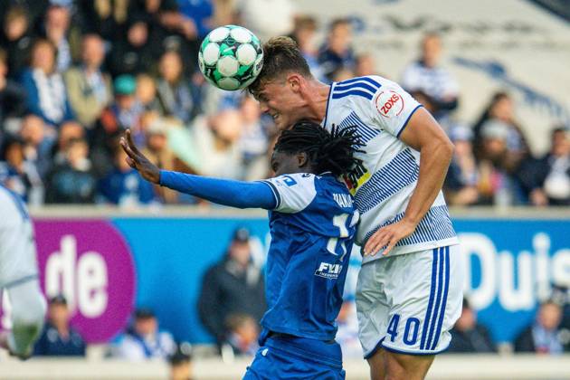 3.Liga MSV Duisburg - TSG Hoffenheim II ** NUR FÜR REDAKTIONELLE ZWECKE ** EDITORIAL USE ONLY **<p>Fußball 3.Liga MSV Duisburg - TSG Hoffenheim II am 10.10.26 in der Schauinsland-Reisen Arena in Duisburg Blessing Makanda( Hoffenheim 2),links - Ben Schlicke ( Duisburg ),rechts Duisburg Copyright: JakobxKlos