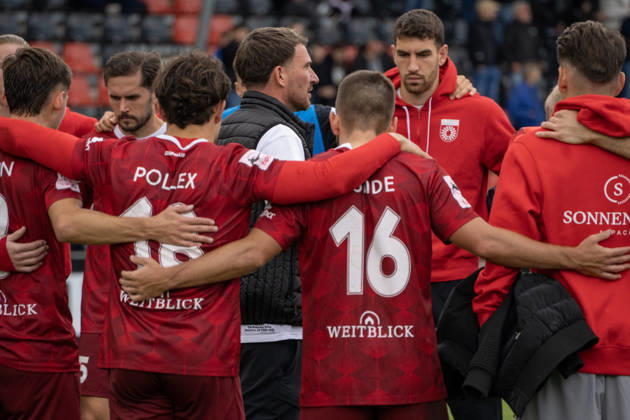 10.10.2026, xerix, Fussball 3.Liga, SG Sonnenhof Grossaspach - SV Waldhof Mannheim v.l. Pascal Reinhardt (Trainer SG Sonnenhof Großaspach) mit seiner ansprache nach dem Spiel Aspach