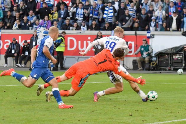 Peter Remmert (Duisburg 39) erzielt das Tor zum 3:2 10.10.2026 ¢ Fussball ¢ MSV Duisburg vs TSG 1899 Hoffenheim II, Schauinsland-Reisen-Arena, Duisburg, DFB DFL REGULATIONS PROHIBIT ANY USE OF PHOTOGRAPHS AS IMAGE SEQUENCES AND OR QUASI-VIDEO NRW Germany