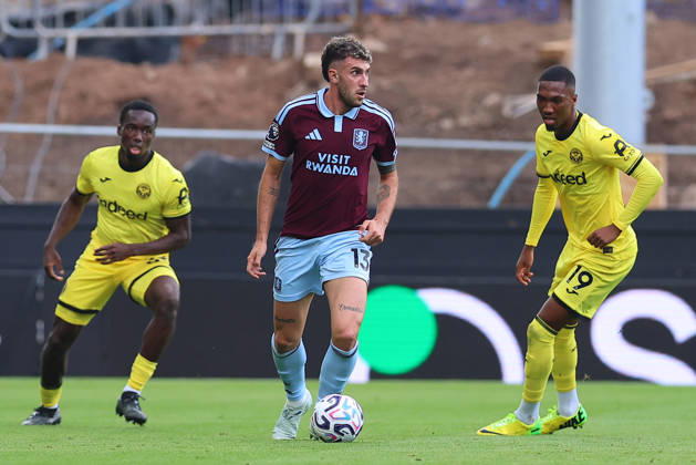 Aston Villa v Brentford, Premier League Matteo Ruggeri of Aston Villa looks for options during the Aston Villa v Brentford Premier League match at Villa Park, Birmingham, England on 10 October 2026 Credit: Ryan Crockett Every Second Media Editorial use only. All images are copyright Every Second Media Limited. No images may be reproduced without prior permission. All rights reserved. Premier League and Football League images are subject to licensing agreements with Football DataCo Limited. see https: www.football-dataco.com Copyright: xIMAGO EveryxSecondxMediax ESM-2212-0111 RyanxCrockettx xEveryxSecondxMediax