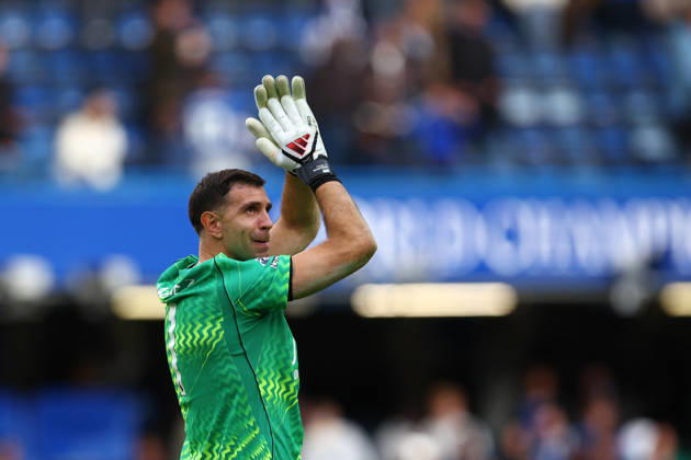 Premier League: Chelsea v AFC Bournemouth LONDON, UK - 10th Oct 2026: Emi Martinez of Chelsea applauds the fans after the Premier League match between Chelsea FC and AFC Bournemouth at Stamford Bridge London Stamford Bridge England United Kingdom Copyright: xCraigxMercerx xPeakxActionxPhotosx