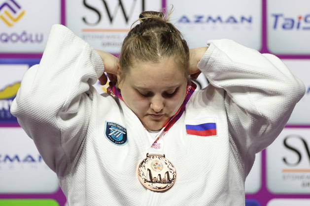 AZERBAIJAN, BAKU - OCTOBER 10, 2026: Russia s Maria Ivanova celebrates her bronze medal during a victory ceremony for the women s heavyweight event as the 2026 World Judo Championships takes place at the National Gymnastics Arena. Mikhail Sinitsyn TASS  99052202