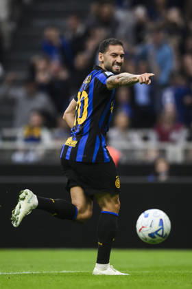 FC Internazionale v Parma Calcio - Serie A Hakan Calhanoglu of FC Internazionale celebrates after scoring a goa lfrom a penalty kick during the Serie A football match between FC Internazionale and Parma Calcio. Milan Italy Copyright: xNicolòxCampox