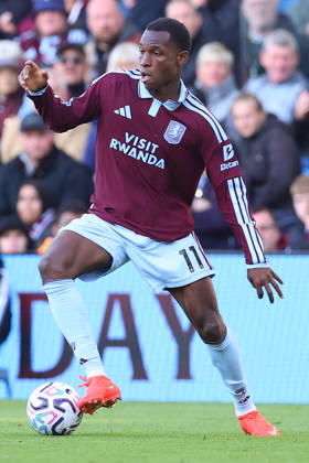 Aston Villa v Brentford, Premier League Nicolas Jackson of Aston Villa during the Aston Villa v Brentford Premier League match at Villa Park, Birmingham, England on 10 October 2026 Credit: Ryan Crockett Every Second Media Editorial use only. All images are copyright Every Second Media Limited. No images may be reproduced without prior permission. All rights reserved. Premier League and Football League images are subject to licensing agreements with Football DataCo Limited. see https: www.football-dataco.com Copyright: xIMAGO EveryxSecondxMediax ESM-2212-0142 RyanxCrockettx xEveryxSecondxMediax