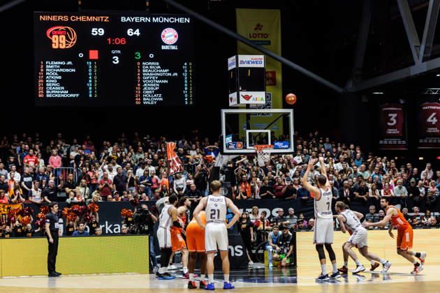 10.10.2026, GER, BBL, easyCredit Basketball Bundesliga, Chemnitz, Niners Chemnitz - FC Bayern München Basketball Johannes Voigtmann (FC Bayern München Basketball, 7) bei einem Freiwurf Chemnitz Messe Chemnitz Sachsen Deutschland