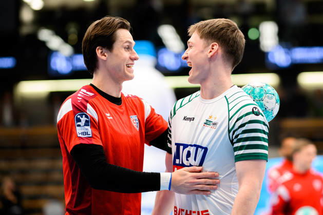 Goeppingen: HBL - 26 27 - Frisch Auf Goeppingen - SG BBM Bietigheim v.li. Maxim Orlov (Bietigheim), Oskar Neudeck (Goeppingen) Goeppingen EWS Arena Baden-Württemberg Deutschland